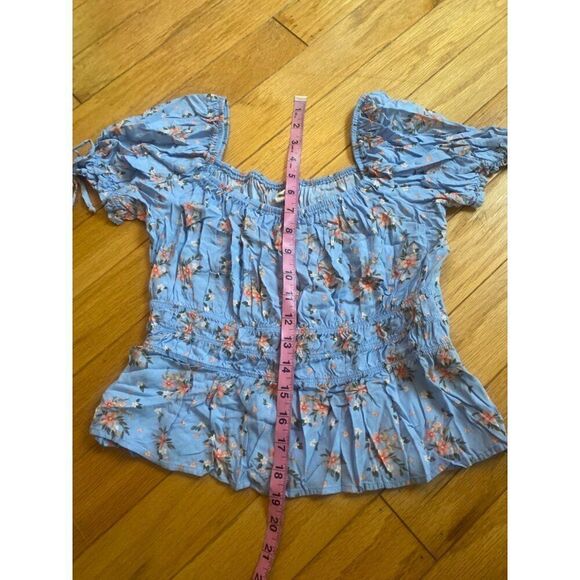 Kingston Grey women's Light Blue Floral Smocked Puff Sleeve cropped Blouse sz M - Picture 7 of 8